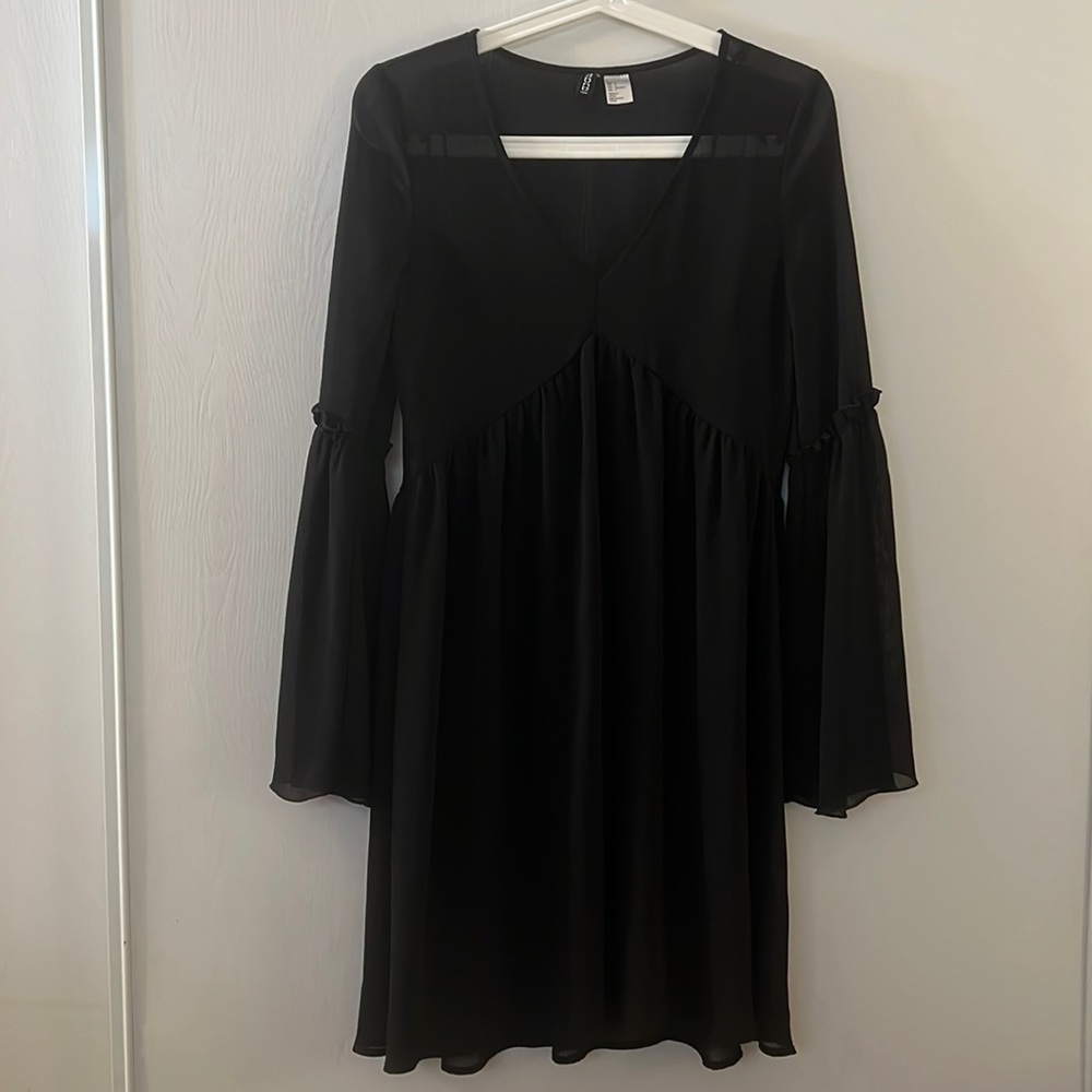 H&M black long sleeve dress size 4
